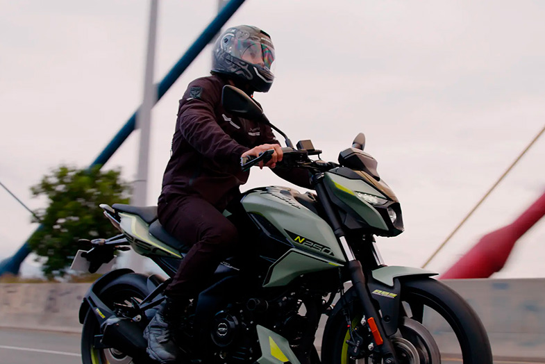 Motocicleta en ruta
